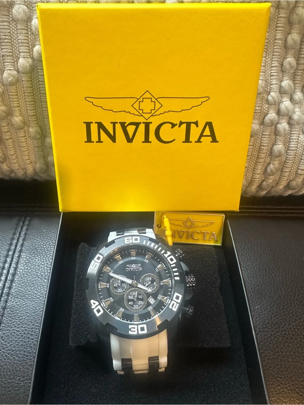 Invicta striking black